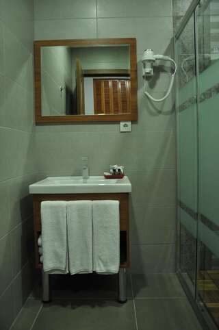 Гостевой дом palm hotel Батуми Стандартный семейный номер-10