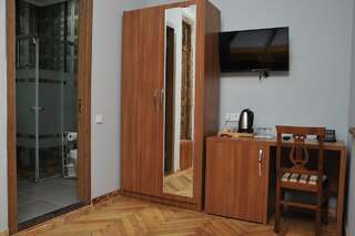 Гостевой дом palm hotel Батуми Стандартный семейный номер-11