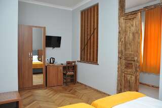 Гостевой дом palm hotel Батуми Стандартный семейный номер-17