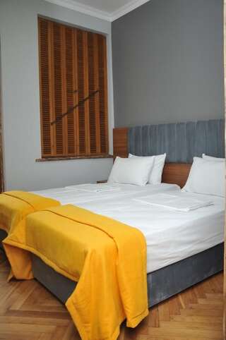 Гостевой дом palm hotel Батуми Стандартный семейный номер-18