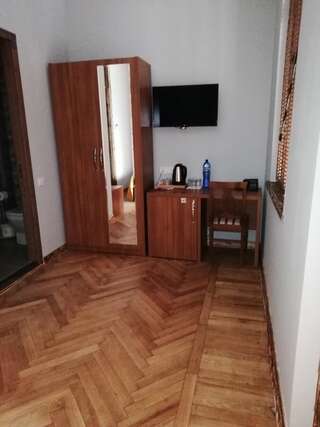 Гостевой дом palm hotel Батуми Стандартный семейный номер-23