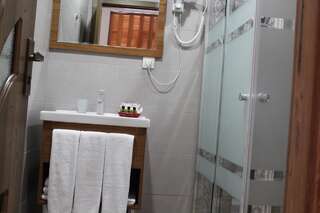 Гостевой дом palm hotel Батуми Стандартный семейный номер-28