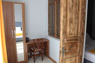 Гостевой дом palm hotel Батуми Стандартный семейный номер-32