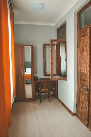 Гостевой дом palm hotel Батуми Стандартный семейный номер-35