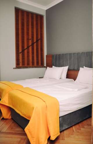 Гостевой дом palm hotel Батуми Стандартный семейный номер-39