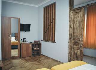 Гостевой дом palm hotel Батуми Стандартный семейный номер-5