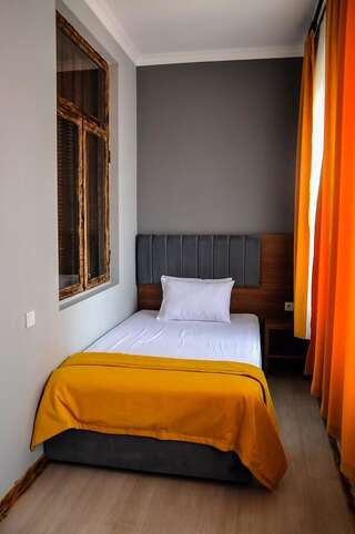 Гостевой дом palm hotel Батуми Стандартный семейный номер-7