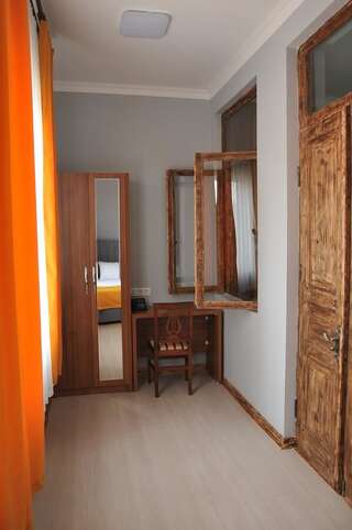 Гостевой дом palm hotel Батуми Стандартный семейный номер-8